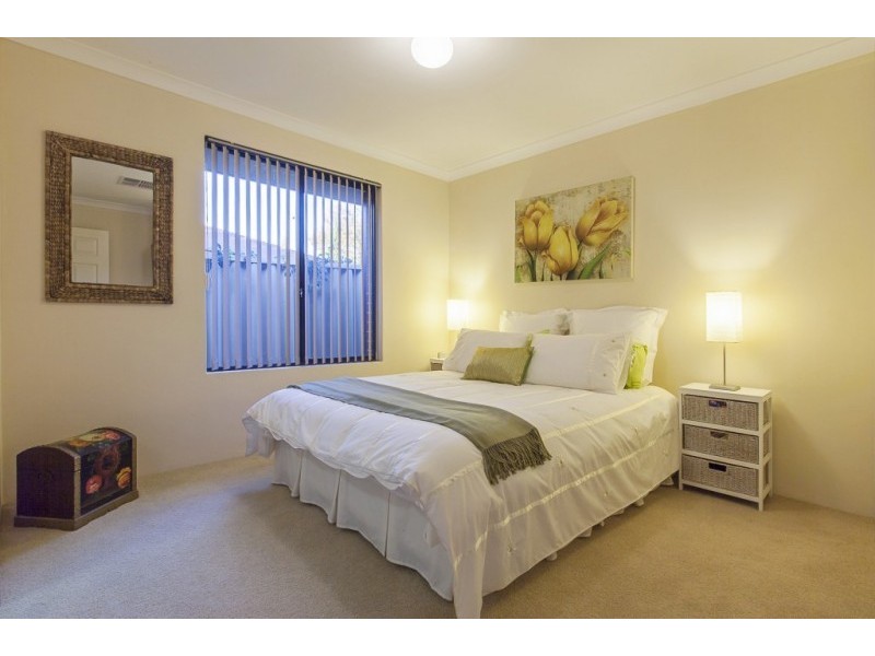 4 Roslin Road, Wanneroo WA 6065