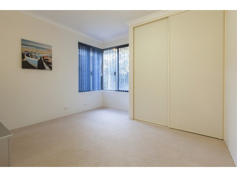 4 Roslin Road, Wanneroo WA 6065