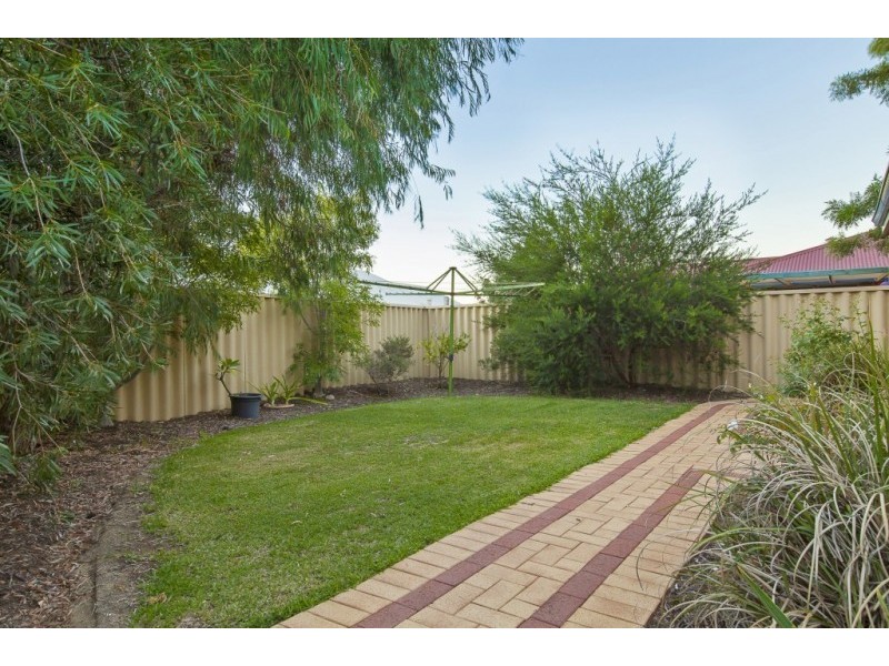 4 Roslin Road, Wanneroo WA 6065