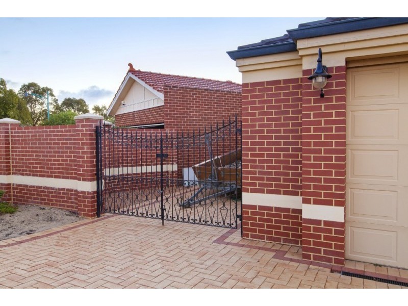 4 Roslin Road, Wanneroo WA 6065