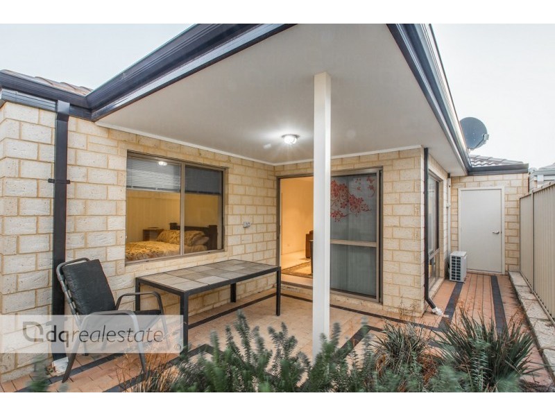 11 Hoypoy Gardens, Darch WA 6065