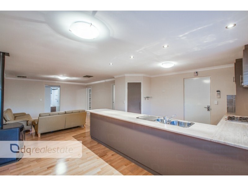 6 Pineview Place, Landsdale WA 6065