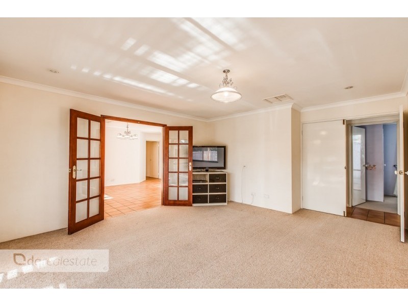 15 Acheson Crescent, Woodvale WA 6026