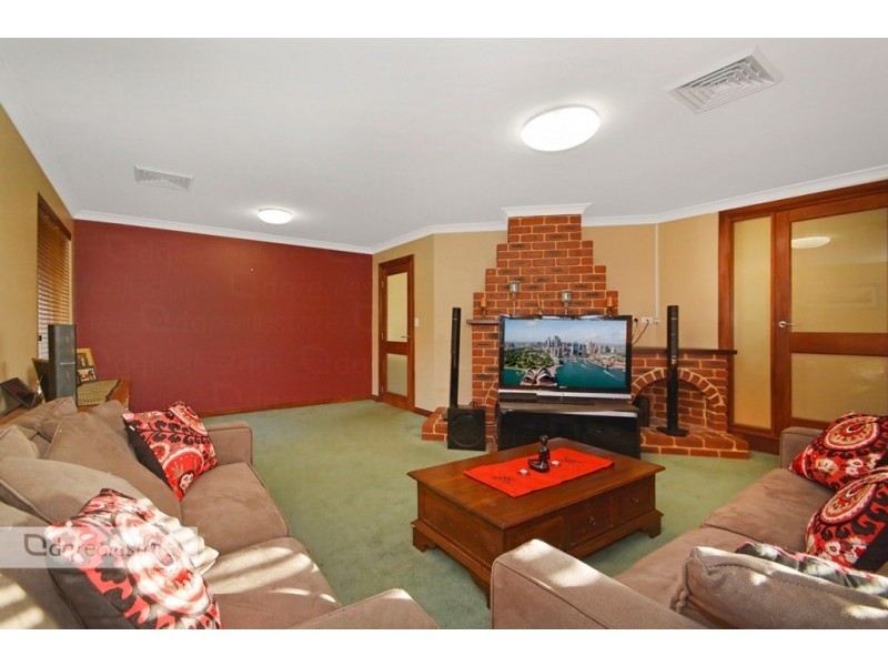 2 Acheson Crescent, Woodvale WA 6026