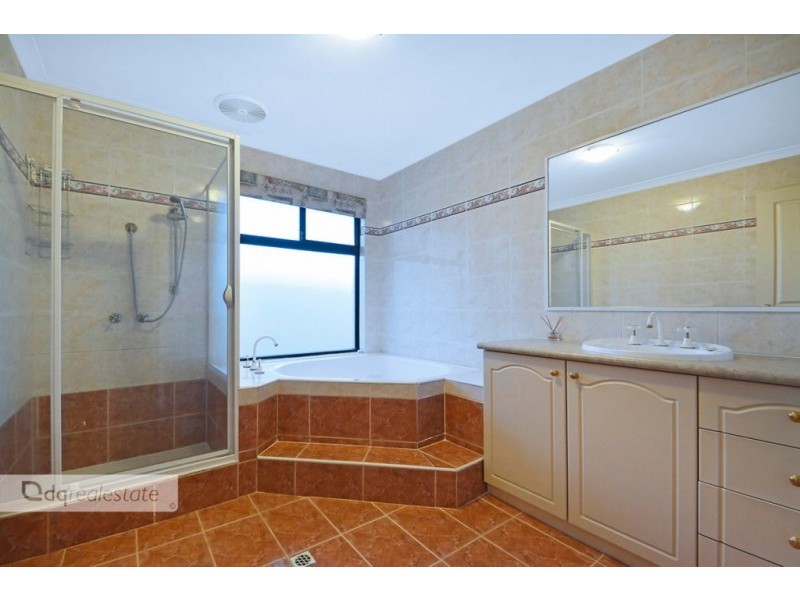 8 Donvale Court, Landsdale WA 6065