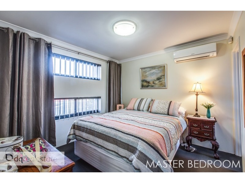 7 Wallcliffe Gate, Carramar WA 6031