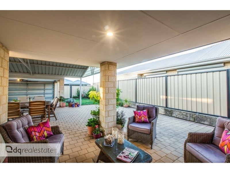 7 Wallcliffe Gate, Carramar WA 6031