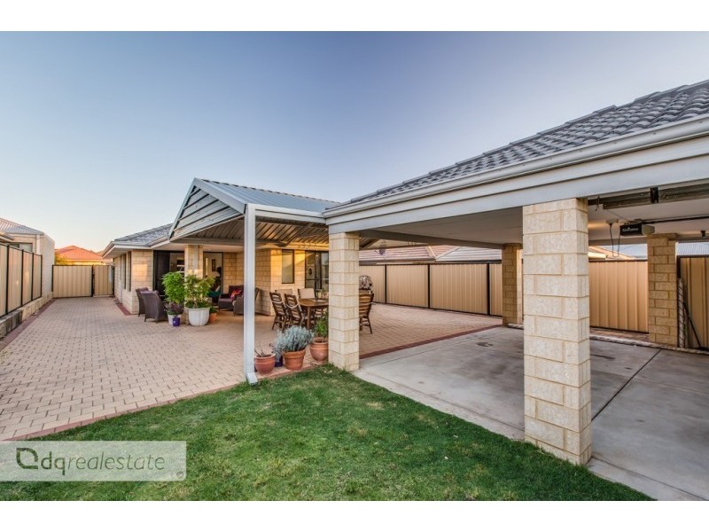 7 Wallcliffe Gate, Carramar WA 6031