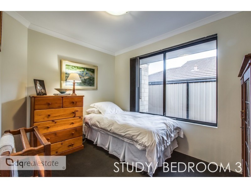 7 Wallcliffe Gate, Carramar WA 6031