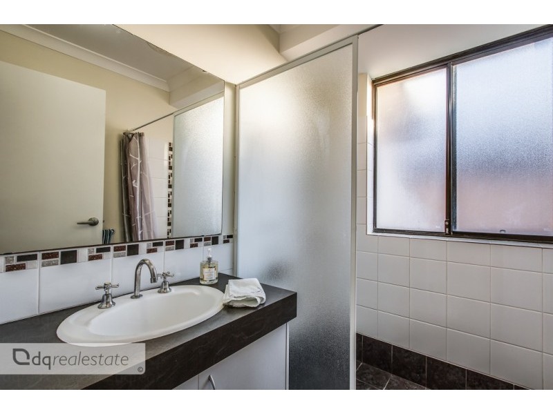 7 Wallcliffe Gate, Carramar WA 6031