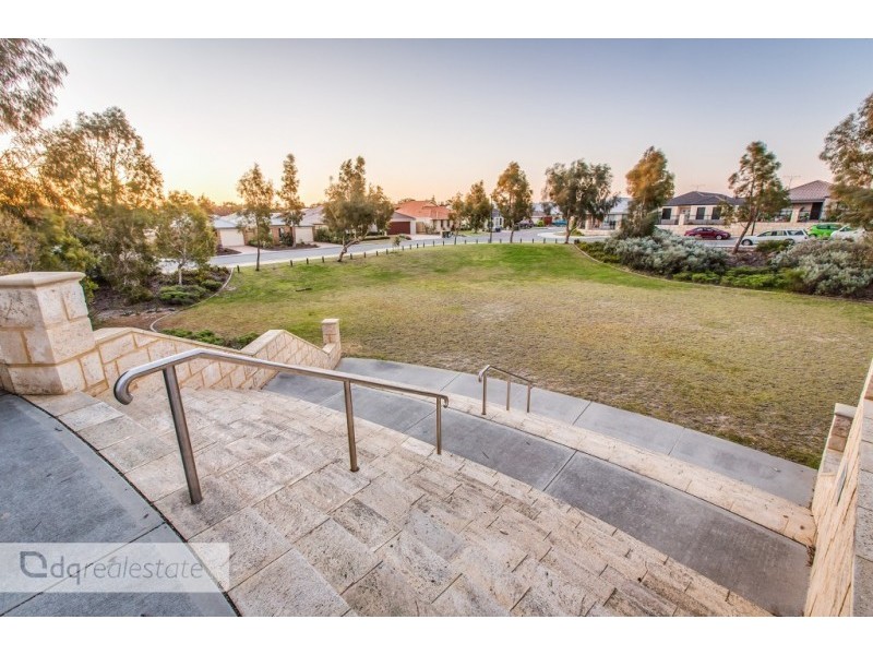 7 Wallcliffe Gate, Carramar WA 6031