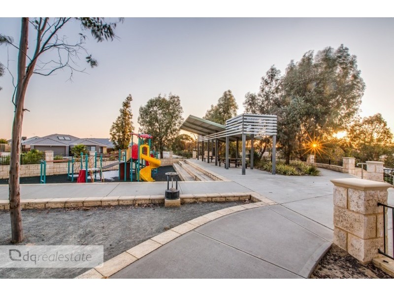 7 Wallcliffe Gate, Carramar WA 6031