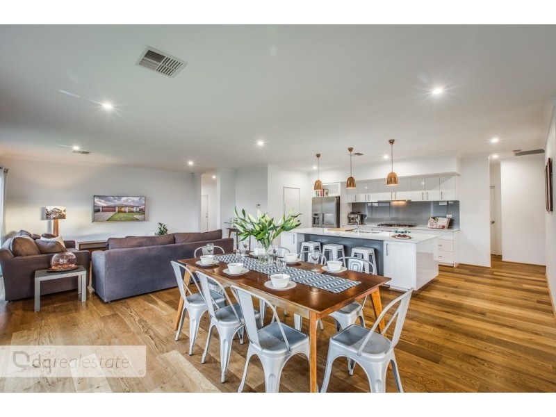 17 Dumbarton Way, Landsdale WA 6065