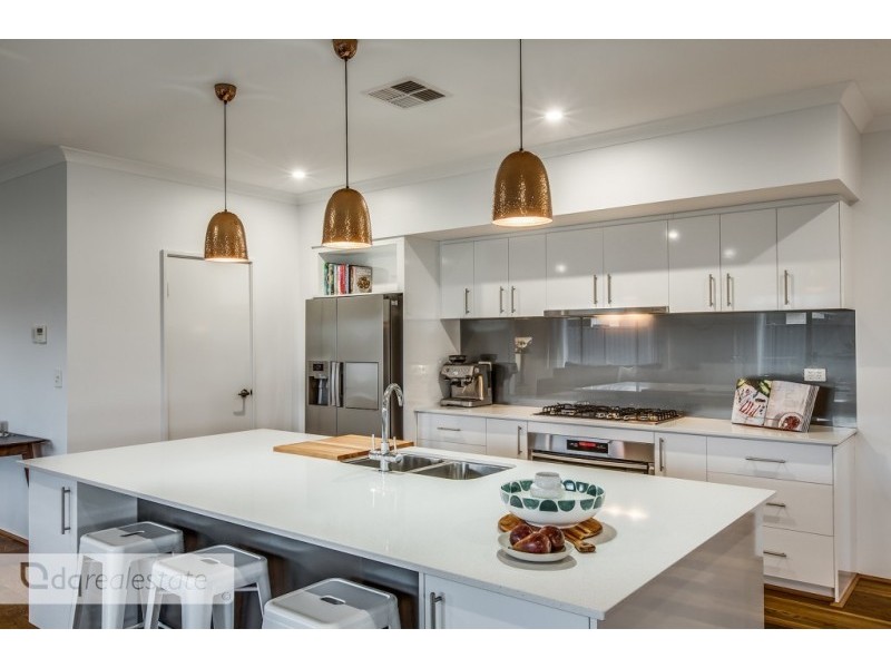 17 Dumbarton Way, Landsdale WA 6065