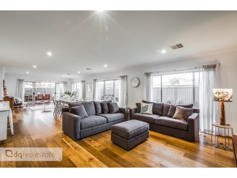 17 Dumbarton Way, Landsdale WA 6065