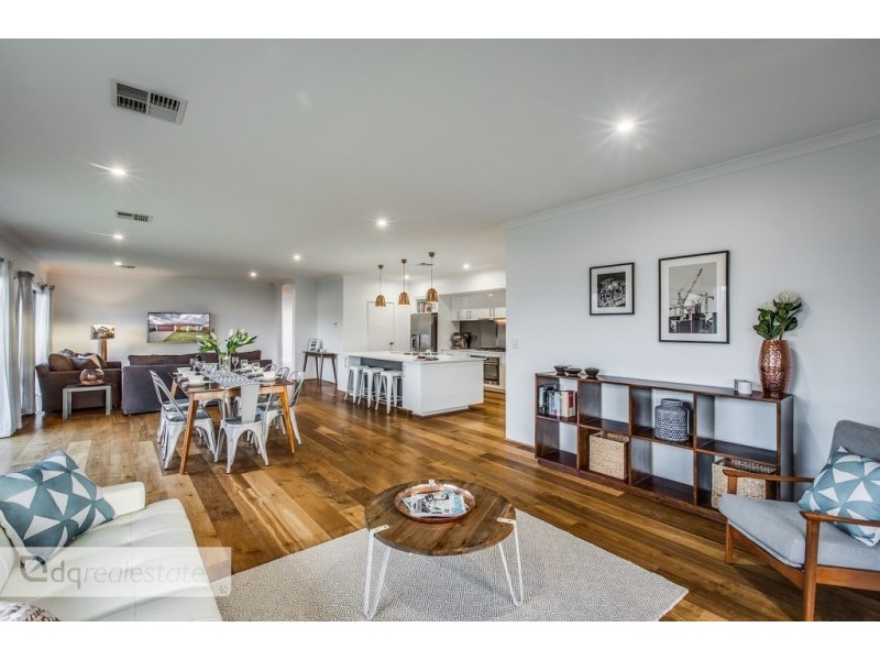 17 Dumbarton Way, Landsdale WA 6065