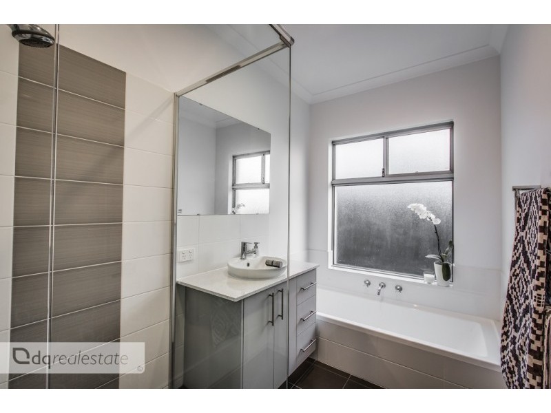 17 Dumbarton Way, Landsdale WA 6065