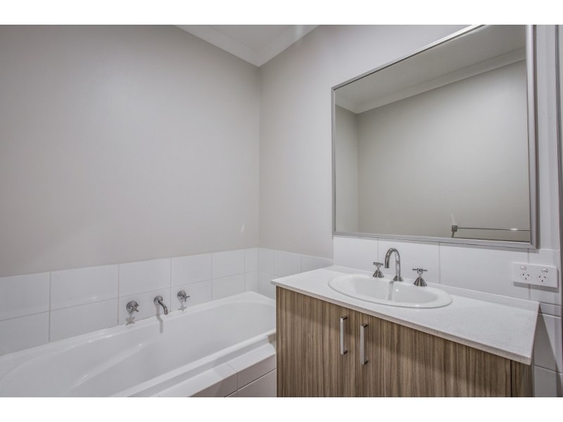 8 Midas Way, Alkimos WA 6038