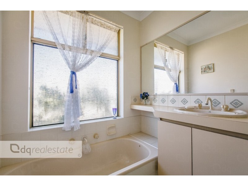 27 Laurelston Heights, Woodvale WA 6026