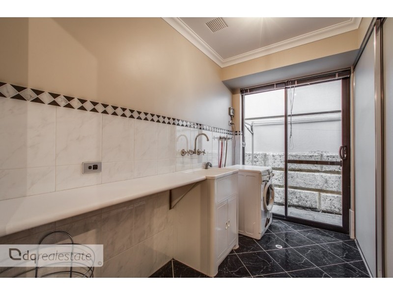 4 Hopper Turn, Madeley WA 6065