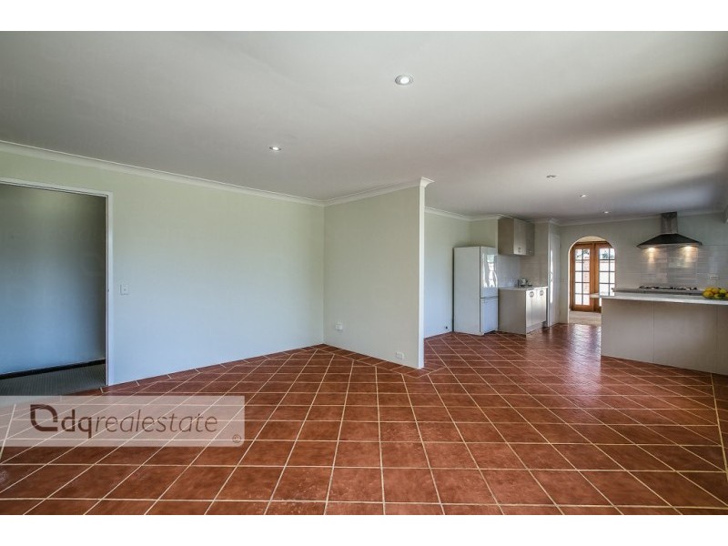 2 Hillside Close, Edgewater WA 6027