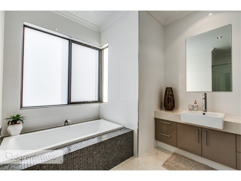 12 Castanet Drive, Madeley WA 6065