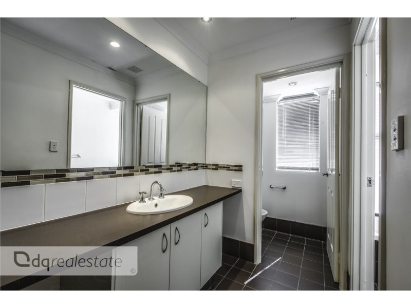 22 Crosthwait Circle, Tapping WA 6065
