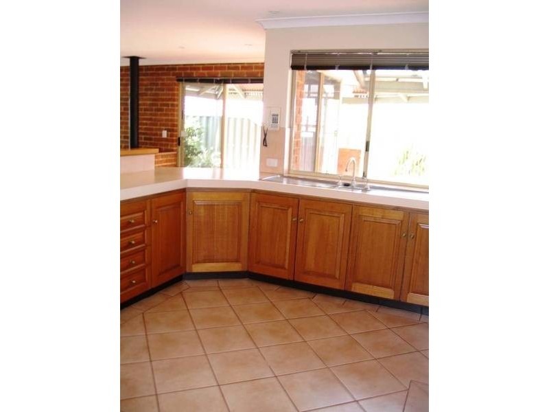 15 Bindoo RISE, Woodvale WA 6026