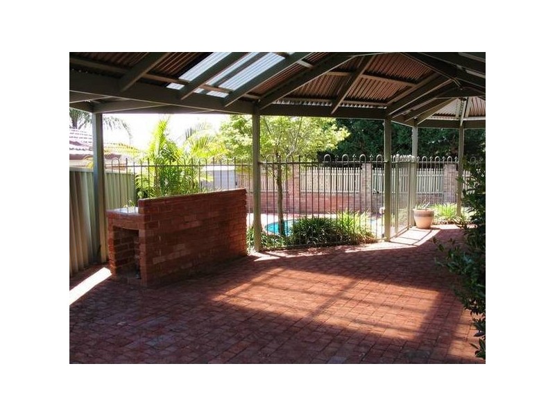 15 Bindoo RISE, Woodvale WA 6026