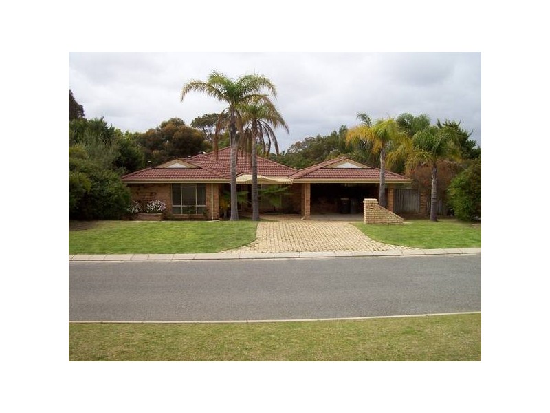 2 Oakland Close, Woodvale WA 6026