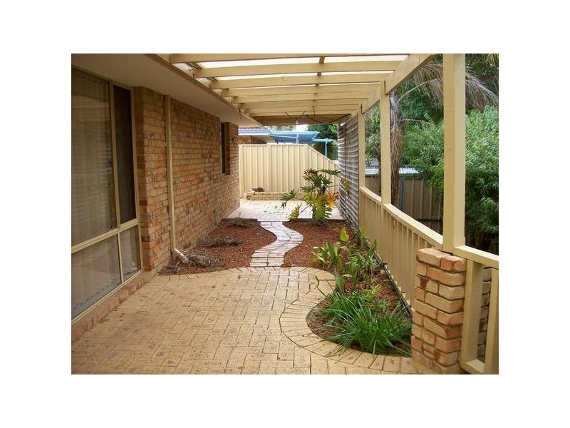 2 Oakland Close, Woodvale WA 6026