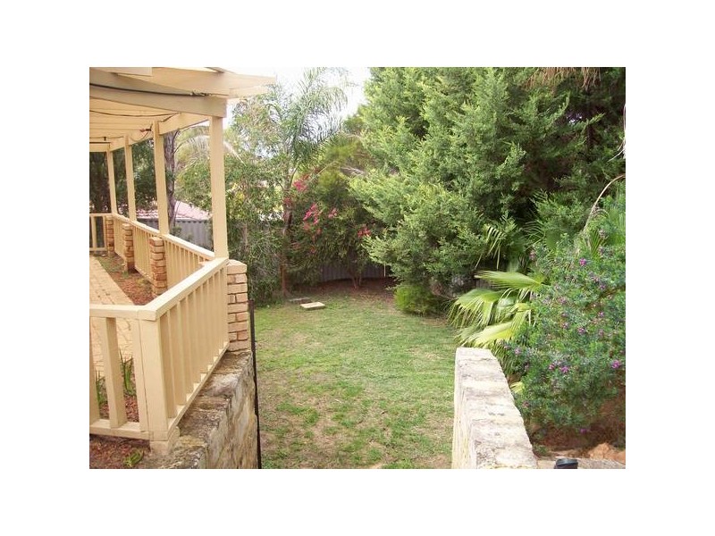 2 Oakland Close, Woodvale WA 6026