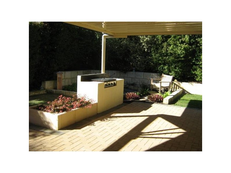 10 Tanning way, Woodvale WA 6026