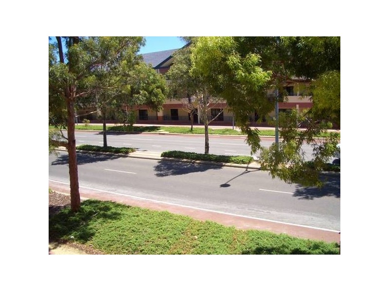 2/69 Grand Boulevard, Joondalup WA 6027