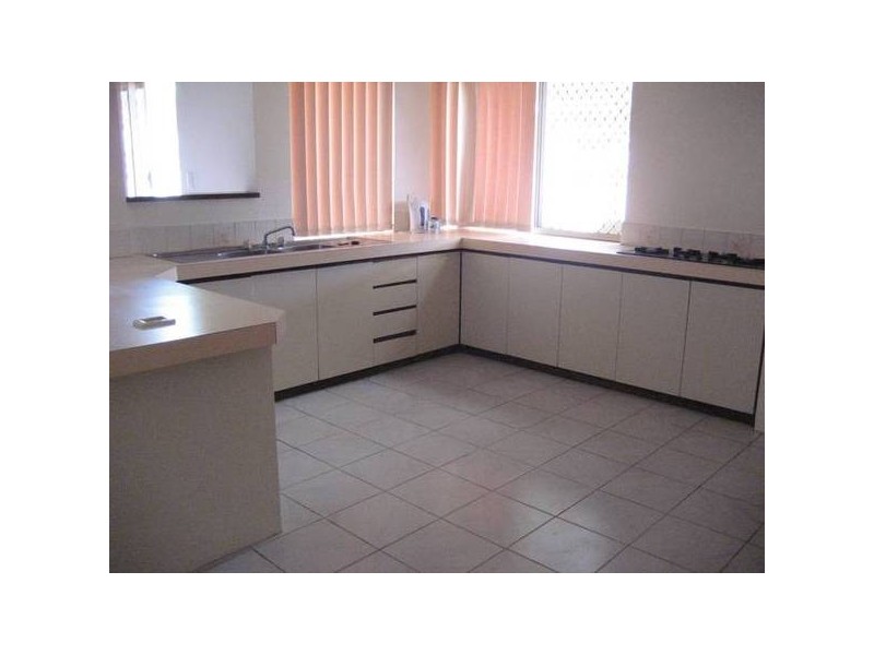 2 Castlegate Way, Woodvale WA 6026