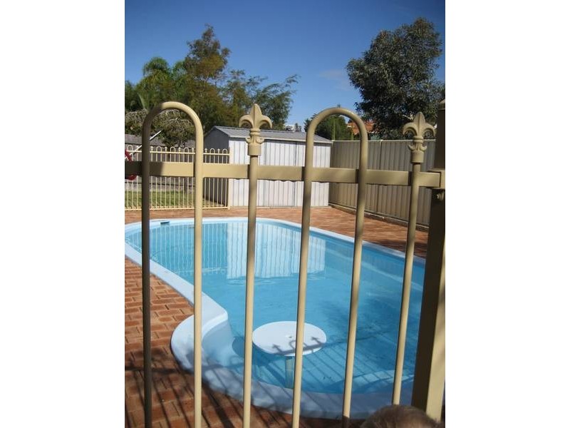 2 Castlegate Way, Woodvale WA 6026