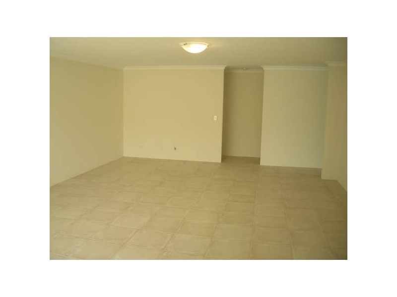 8 Oslo Street, Hocking WA 6065