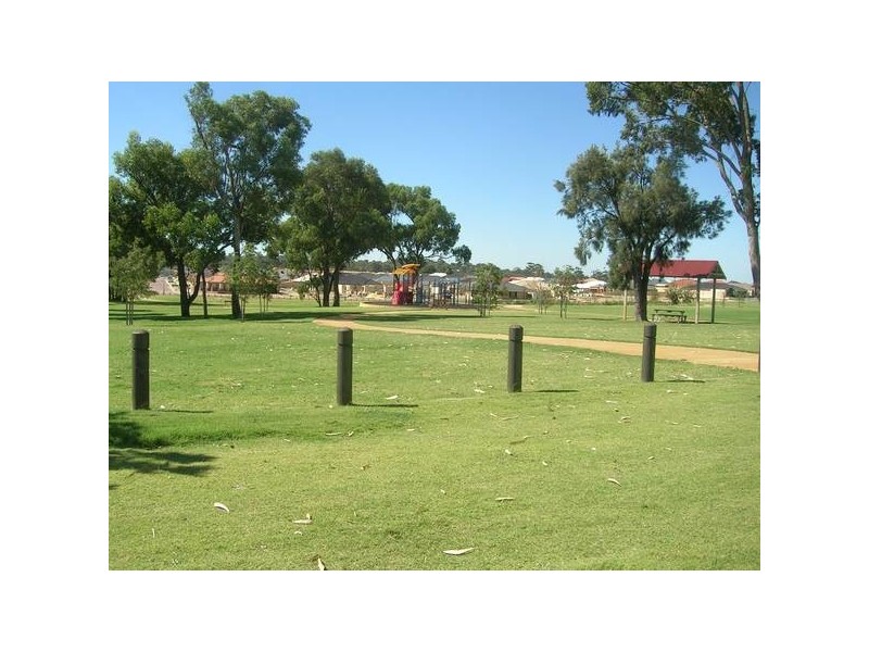 8 Oslo Street, Hocking WA 6065