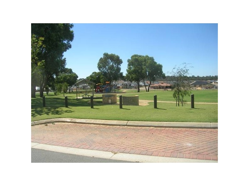 8 Oslo Street, Hocking WA 6065