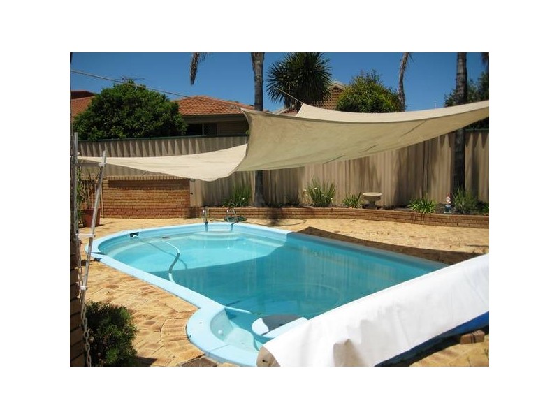 7 Lake Vista (off Lake Rise Mews) . . . Reduced $50,000 This Week!, Edgewater WA 6027