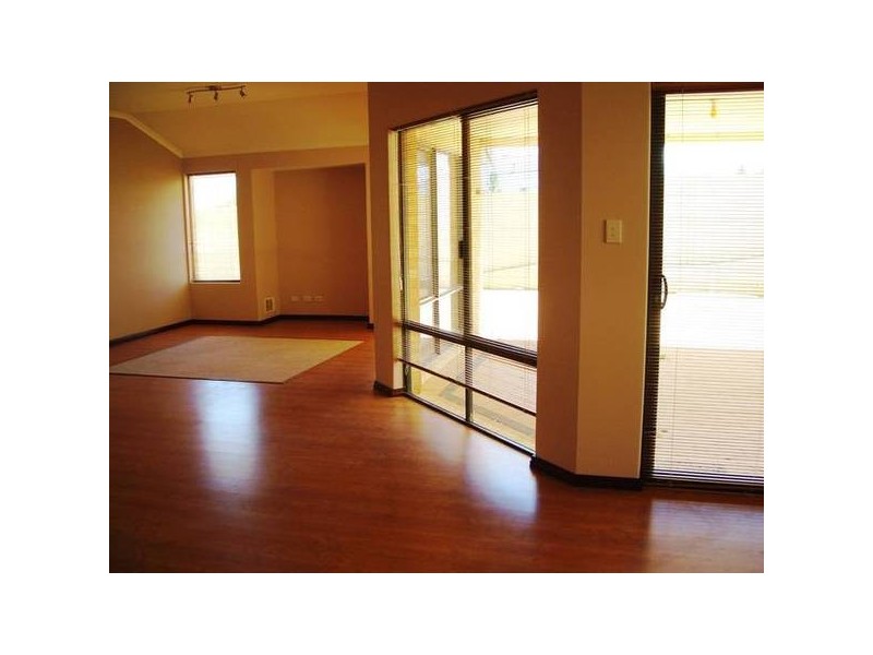 6 Anfield Parade, Hocking WA 6065