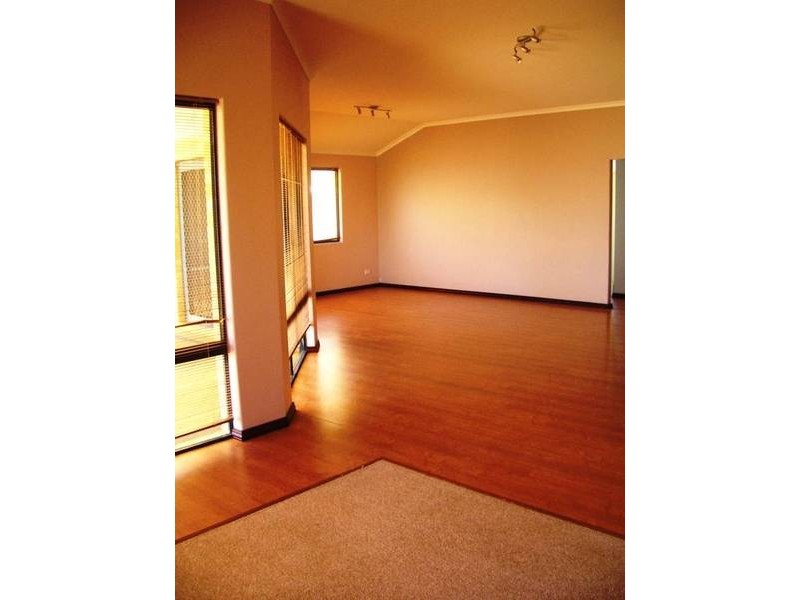 6 Anfield Parade, Hocking WA 6065