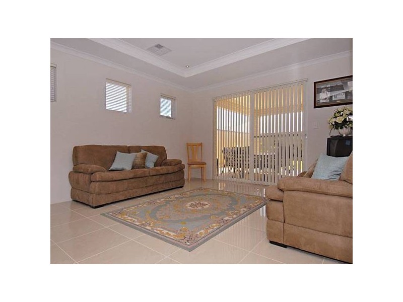 17 Nankeen Circle, Tapping WA 6065