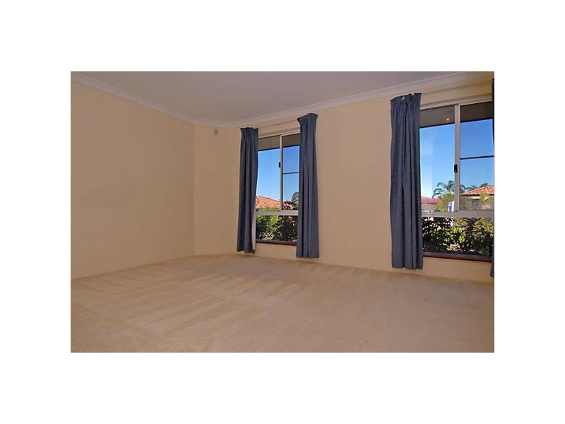 12 Tahlee Retreat, Carramar WA 6031