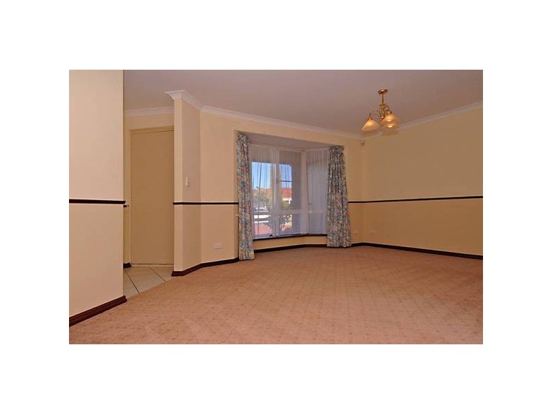 12 Tahlee Retreat, Carramar WA 6031