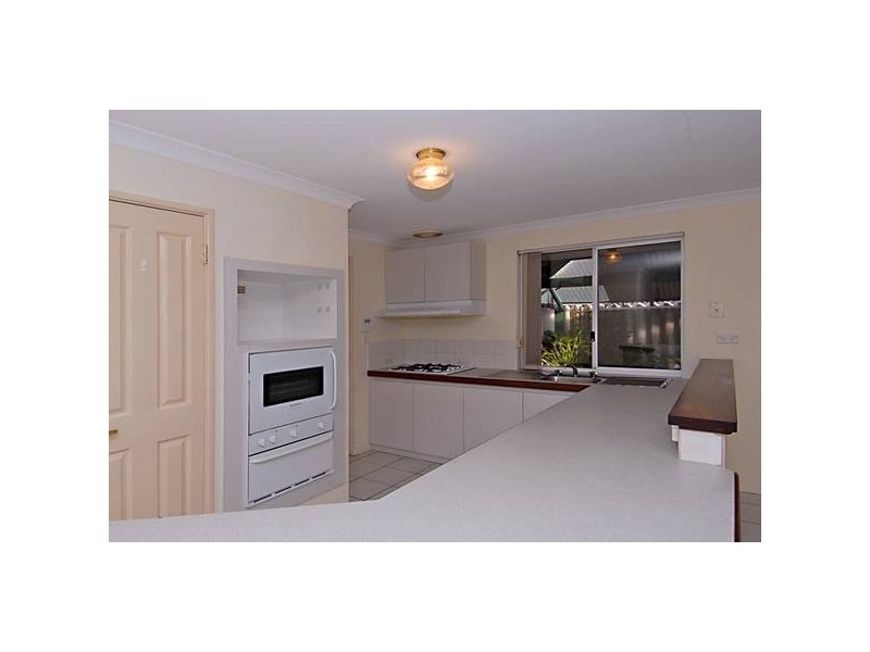 12 Tahlee Retreat, Carramar WA 6031