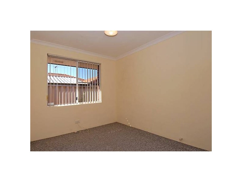 12 Tahlee Retreat, Carramar WA 6031