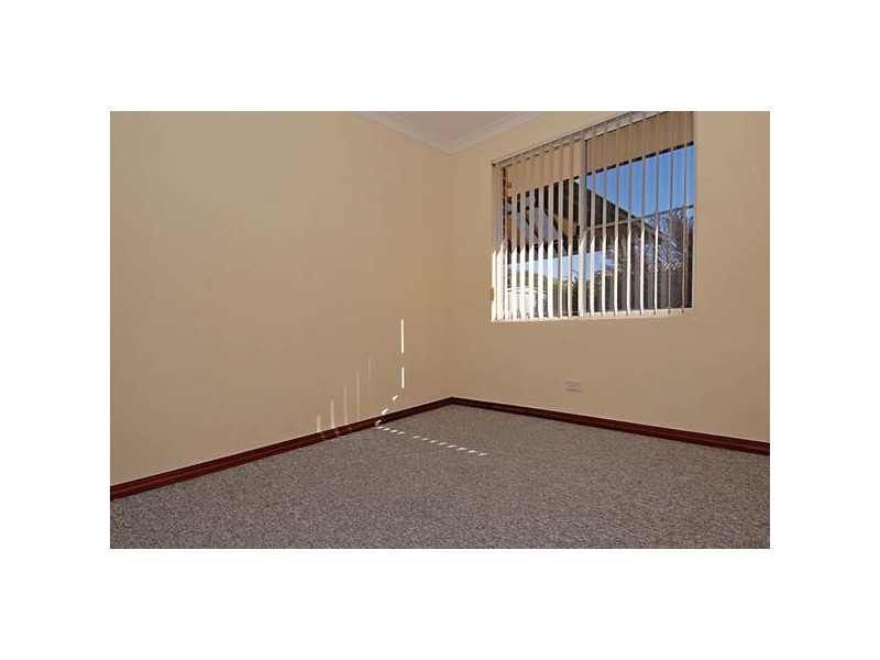 12 Tahlee Retreat, Carramar WA 6031