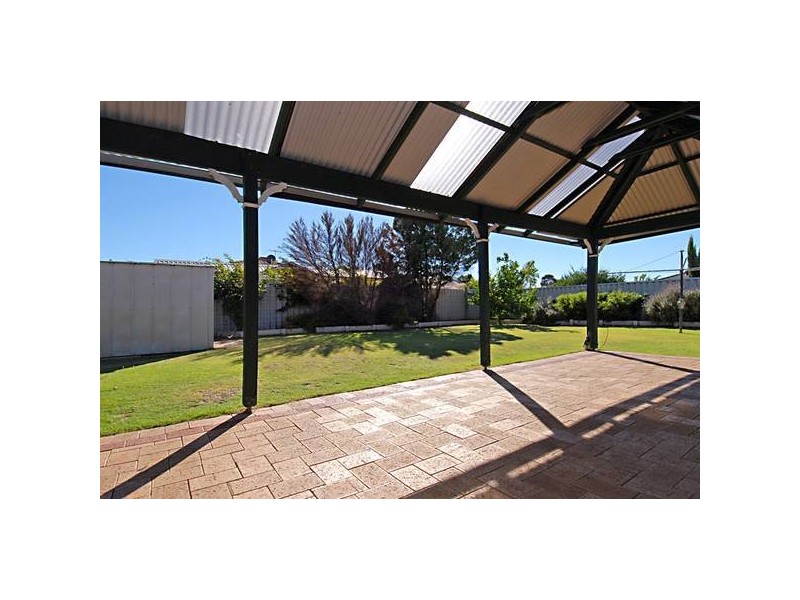 12 Tahlee Retreat, Carramar WA 6031