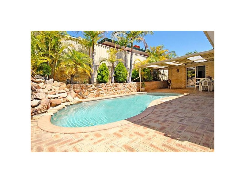 41 Monterey Drive, Woodvale WA 6026